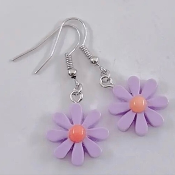$1 PURPLE FLOWER EARRINGS. NEW. $1 WITH ANY $10 ORDER OR MORE - Picture 2 of 10
